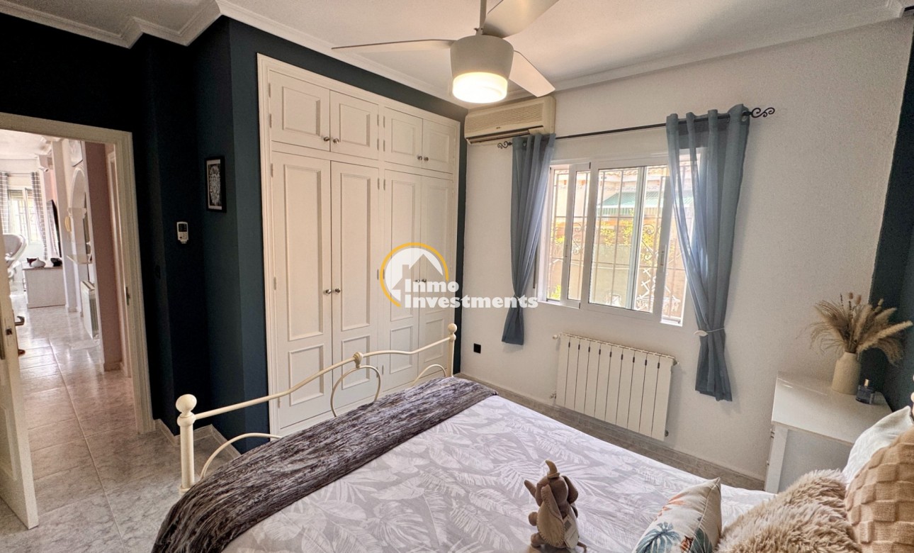 Resale - Villa - Bigastro