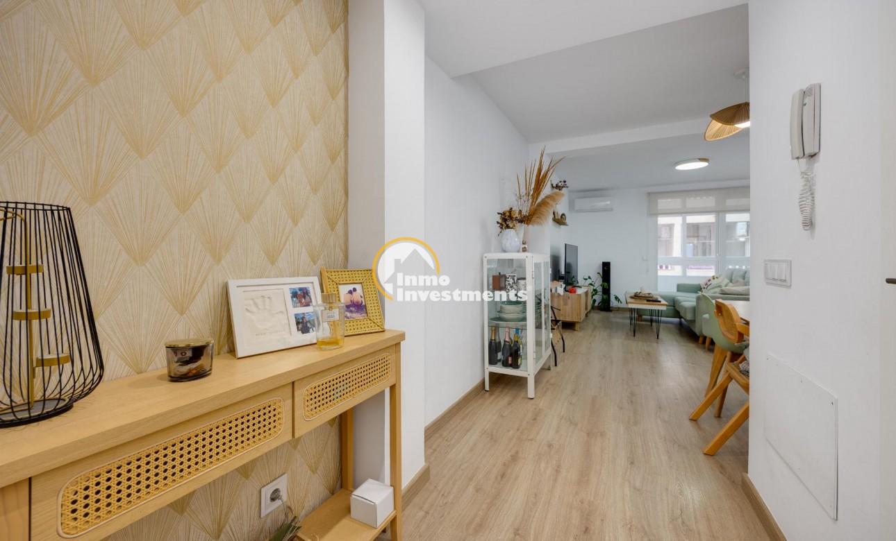 Resale - Apartment - Torrevieja - Playa de los Naufragos