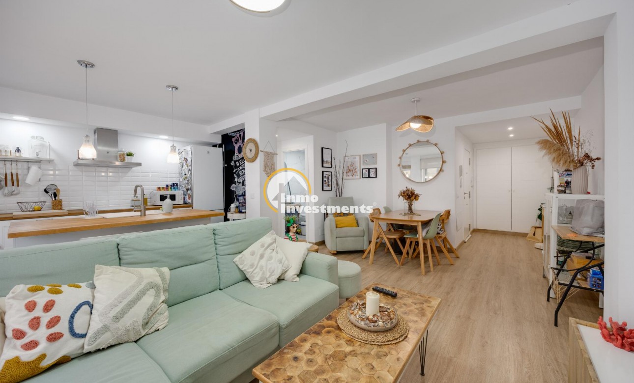 Resale - Apartment - Torrevieja - Playa de los Naufragos