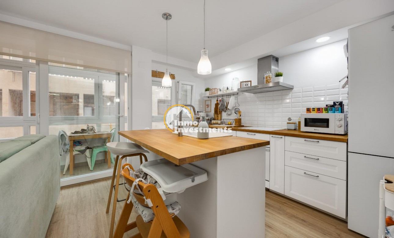 Resale - Apartment - Torrevieja - Playa de los Naufragos