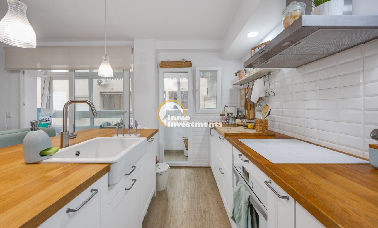 Resale - Apartment - Torrevieja - Playa de los Naufragos