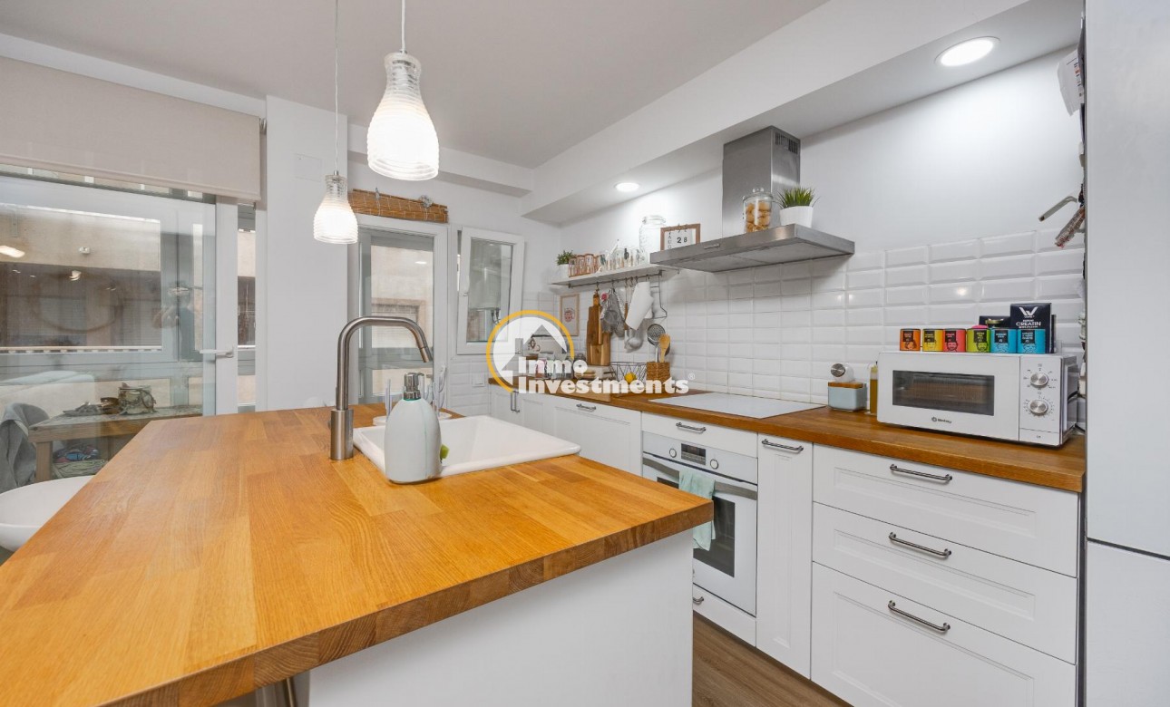 Resale - Apartment - Torrevieja - Playa de los Naufragos