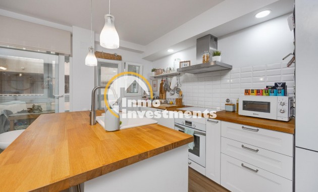 Resale - Apartment - Torrevieja - Playa de los Naufragos