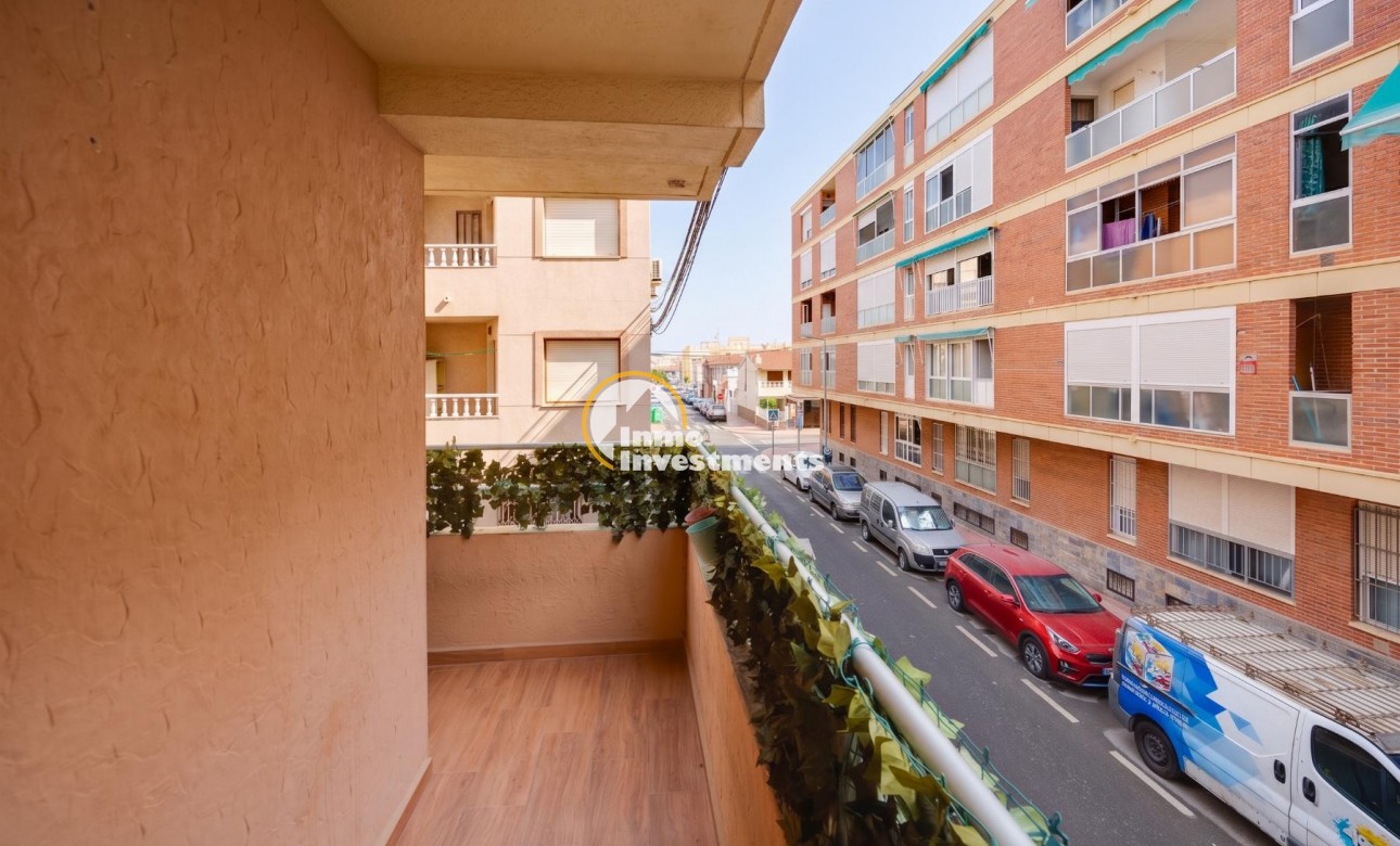 Resale - Apartment - Torrevieja - Playa de los Naufragos