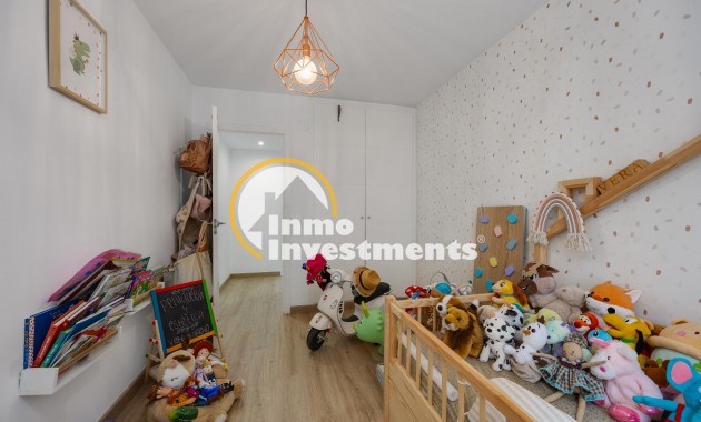 Resale - Apartment - Torrevieja - Playa de los Naufragos