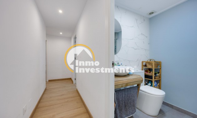 Resale - Apartment - Torrevieja - Playa de los Naufragos