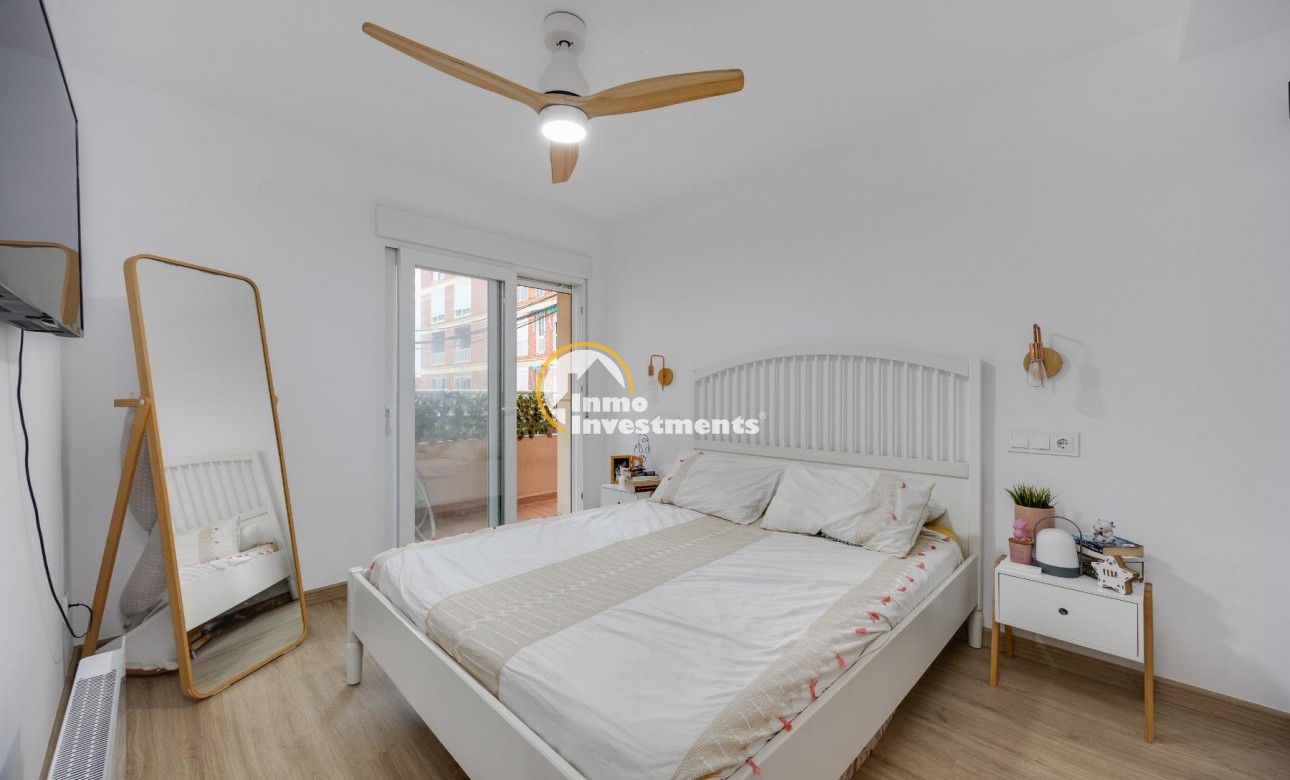 Resale - Apartment - Torrevieja - Playa de los Naufragos
