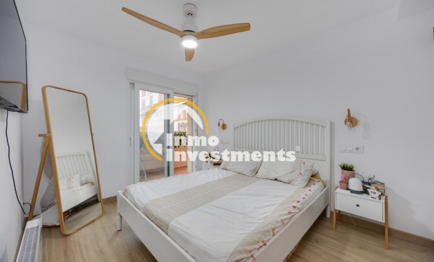 Resale - Apartment - Torrevieja - Playa de los Naufragos
