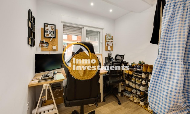 Resale - Apartment - Torrevieja - Playa de los Naufragos