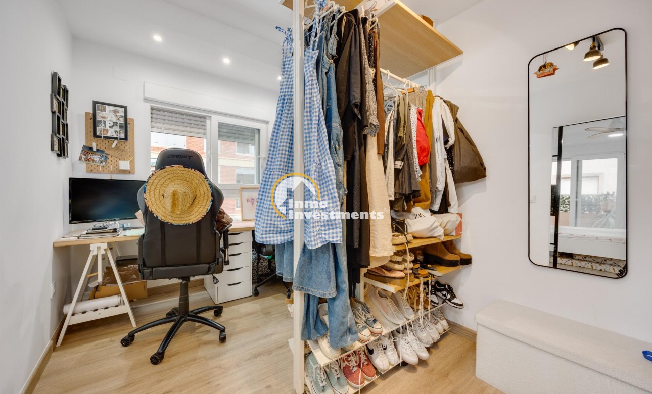 Resale - Apartment - Torrevieja - Playa de los Naufragos