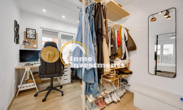 Resale - Apartment - Torrevieja - Playa de los Naufragos