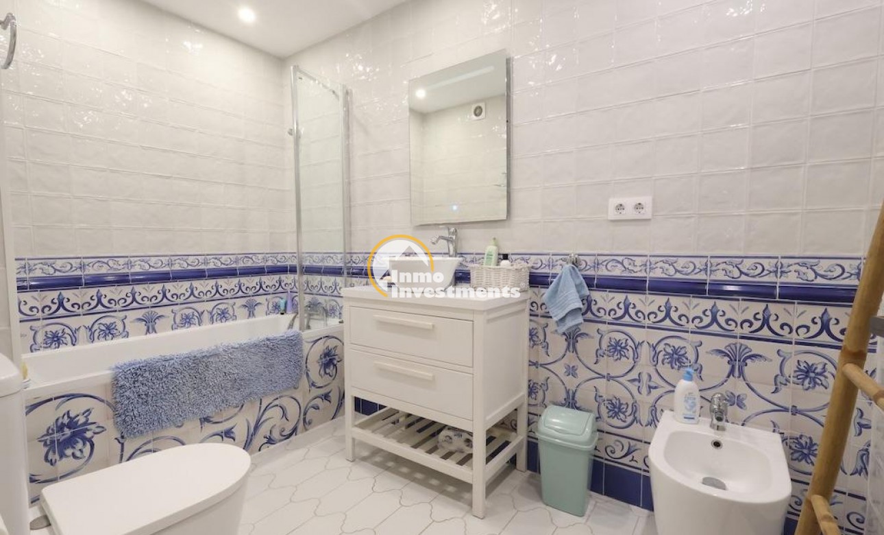 Resale - Apartment - Torrevieja - Torrevieja Centre