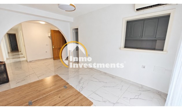 Resale - Apartment - Torrevieja - Acequion