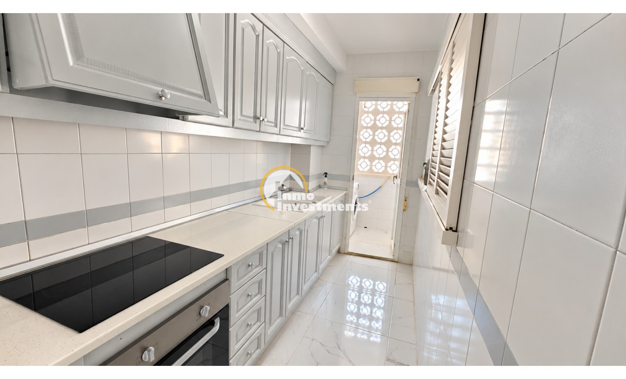 Resale - Apartment - Torrevieja - Acequion