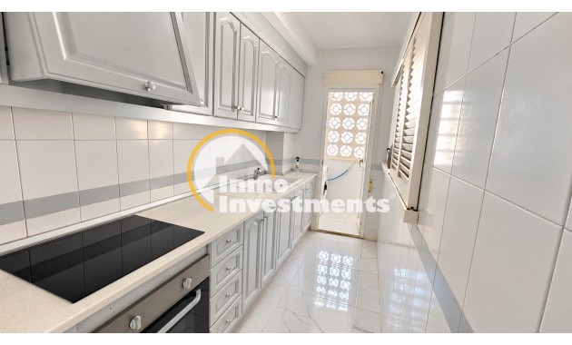 Resale - Apartment - Torrevieja - Acequion