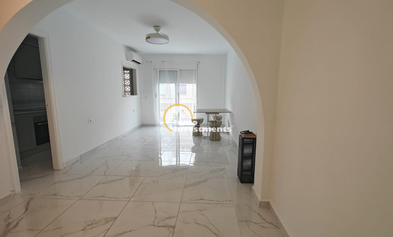 Resale - Apartment - Torrevieja - Acequion