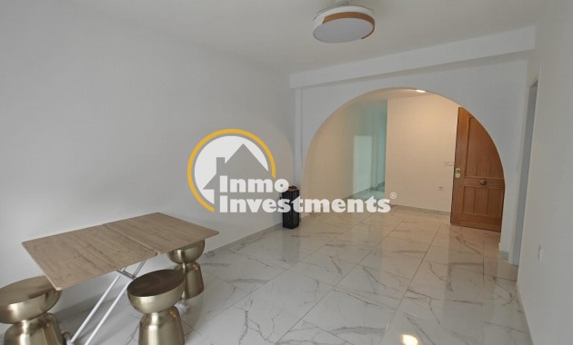 Resale - Apartment - Torrevieja - Acequion