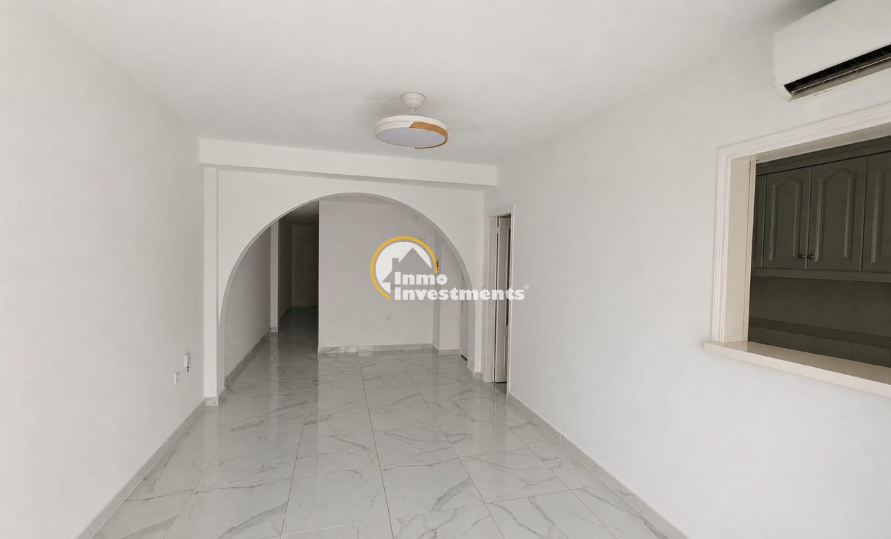Resale - Apartment - Torrevieja - Acequion