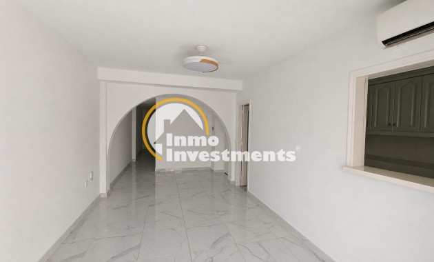 Resale - Apartment - Torrevieja - Acequion