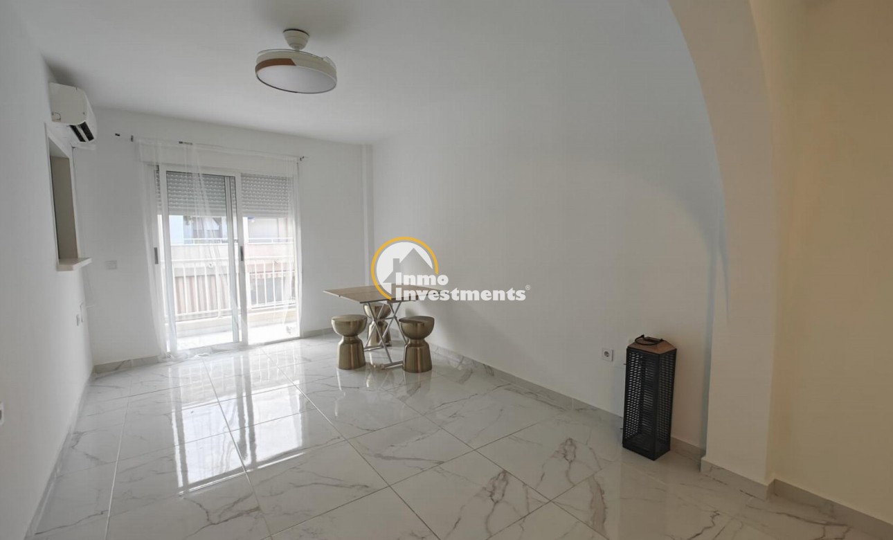 Resale - Apartment - Torrevieja - Acequion