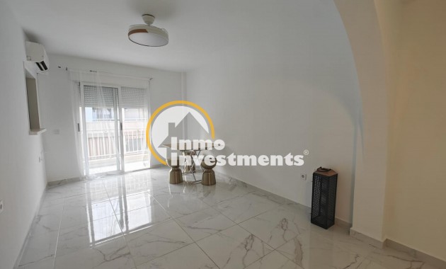 Resale - Apartment - Torrevieja - Acequion