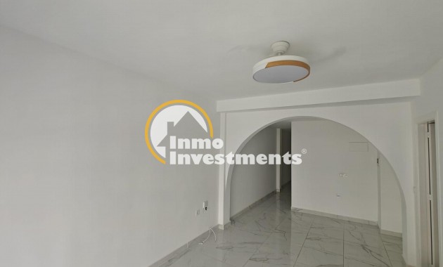 Resale - Apartment - Torrevieja - Acequion