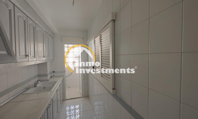 Resale - Apartment - Torrevieja - Acequion