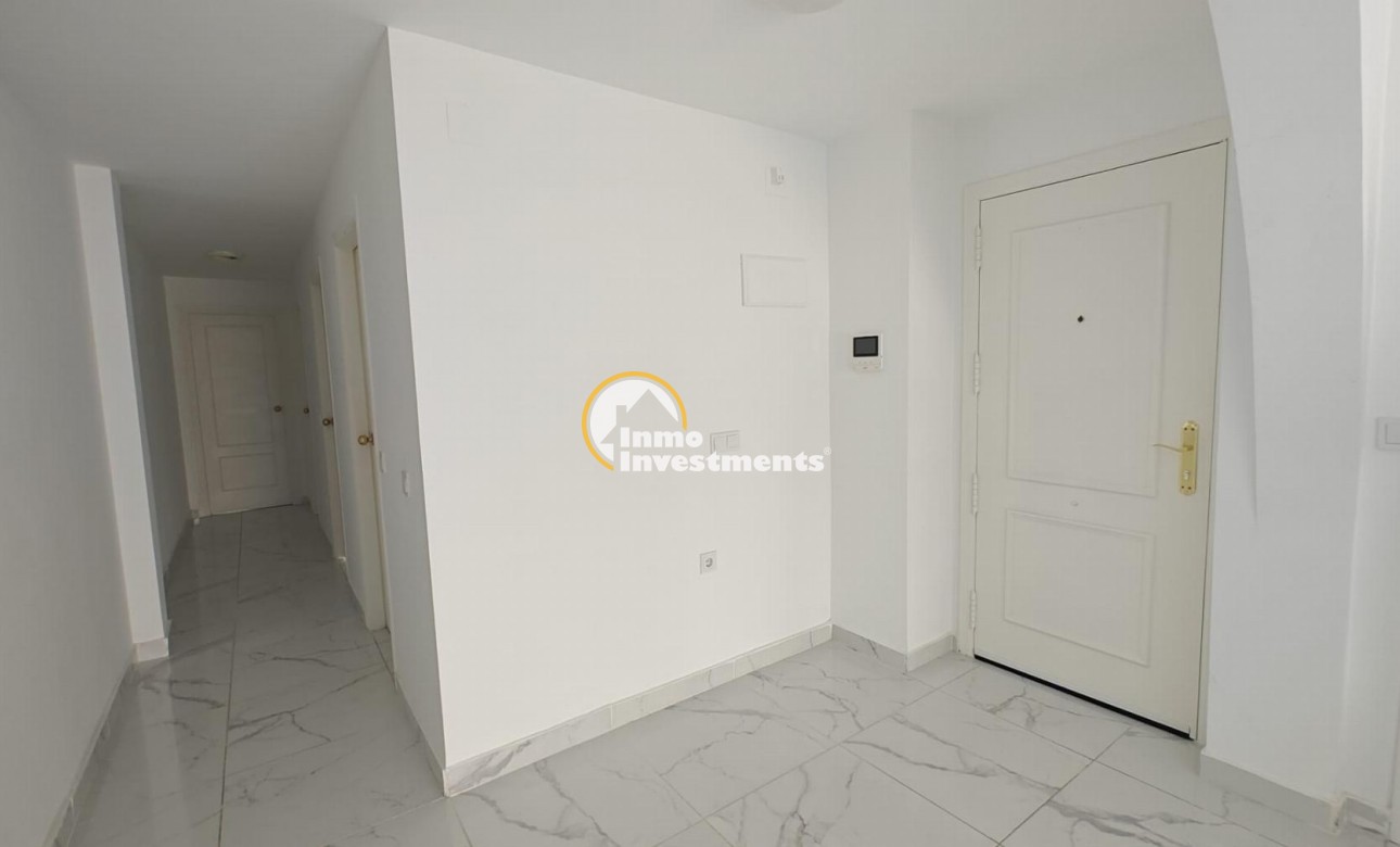 Resale - Apartment - Torrevieja - Acequion