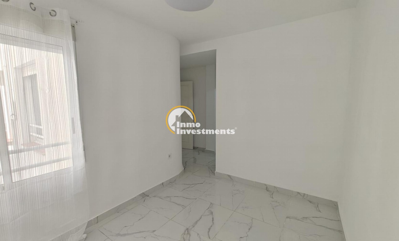 Resale - Apartment - Torrevieja - Acequion