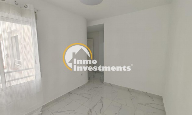 Resale - Apartment - Torrevieja - Acequion