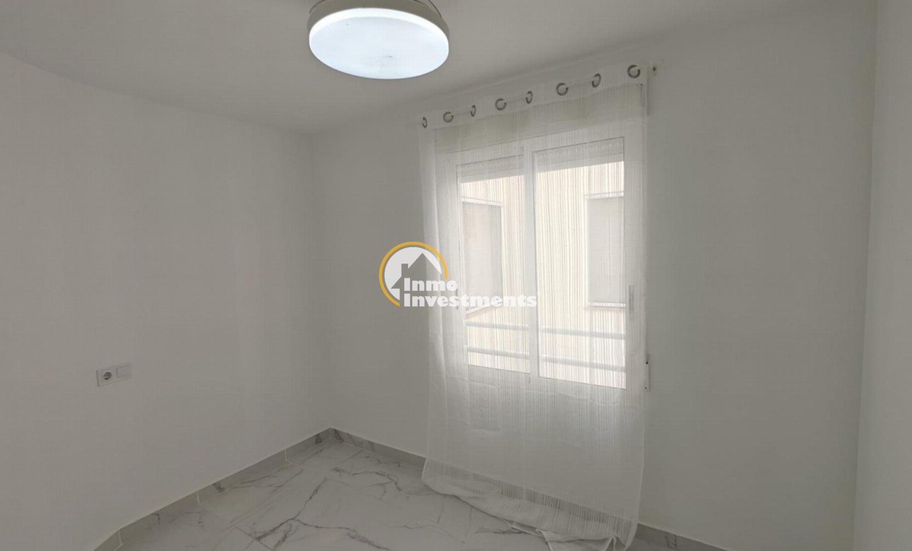 Resale - Apartment - Torrevieja - Acequion
