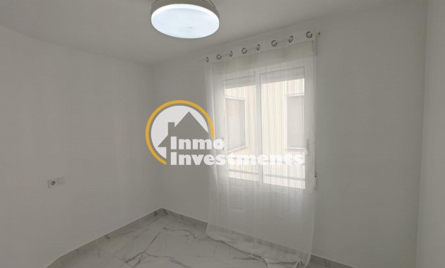 Resale - Apartment - Torrevieja - Acequion