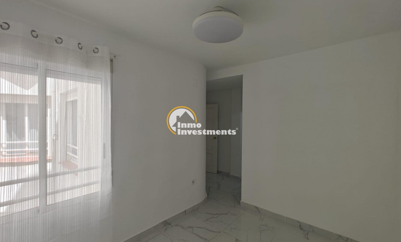 Resale - Apartment - Torrevieja - Acequion