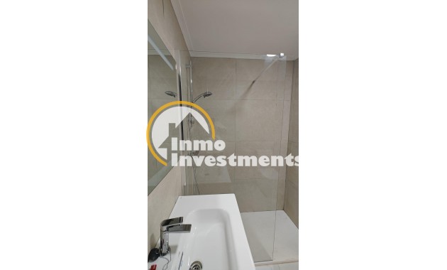 Resale - Apartment - Torrevieja - Acequion