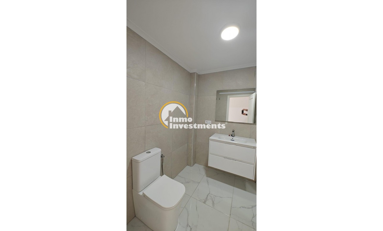 Resale - Apartment - Torrevieja - Acequion