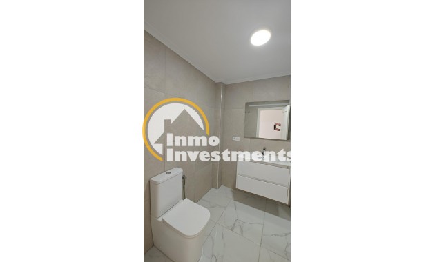 Resale - Apartment - Torrevieja - Acequion
