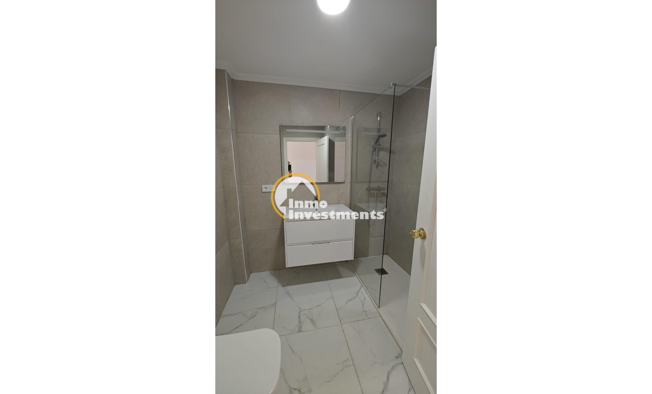 Resale - Apartment - Torrevieja - Acequion