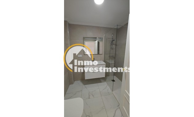 Resale - Apartment - Torrevieja - Acequion