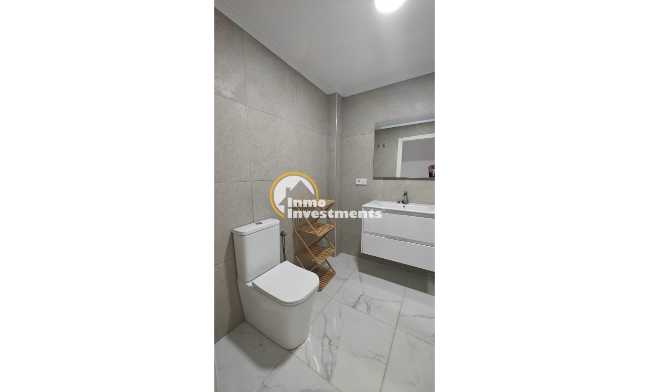 Resale - Apartment - Torrevieja - Acequion