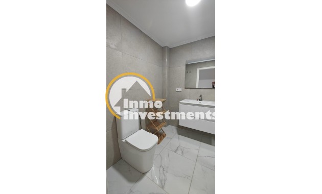 Resale - Apartment - Torrevieja - Acequion