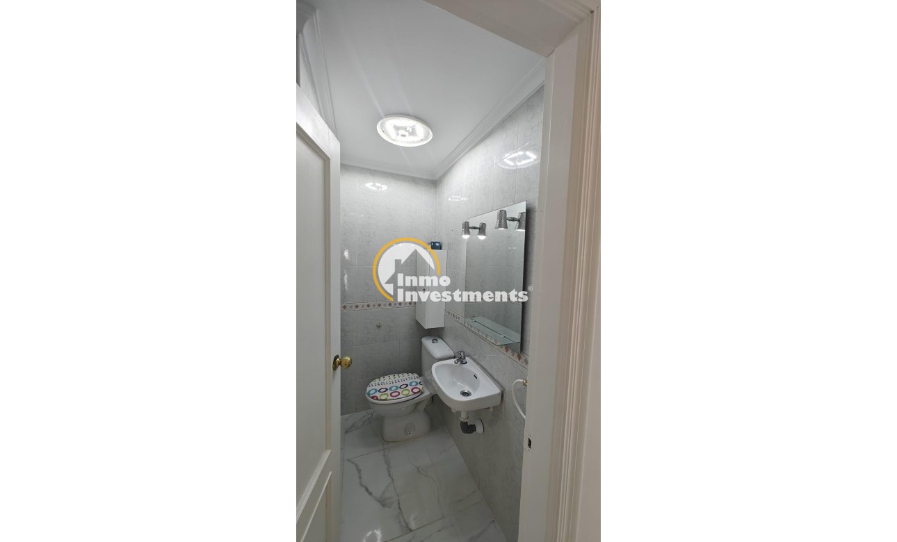 Resale - Apartment - Torrevieja - Acequion