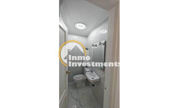 Resale - Apartment - Torrevieja - Acequion