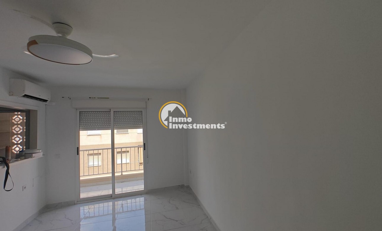 Resale - Apartment - Torrevieja - Acequion