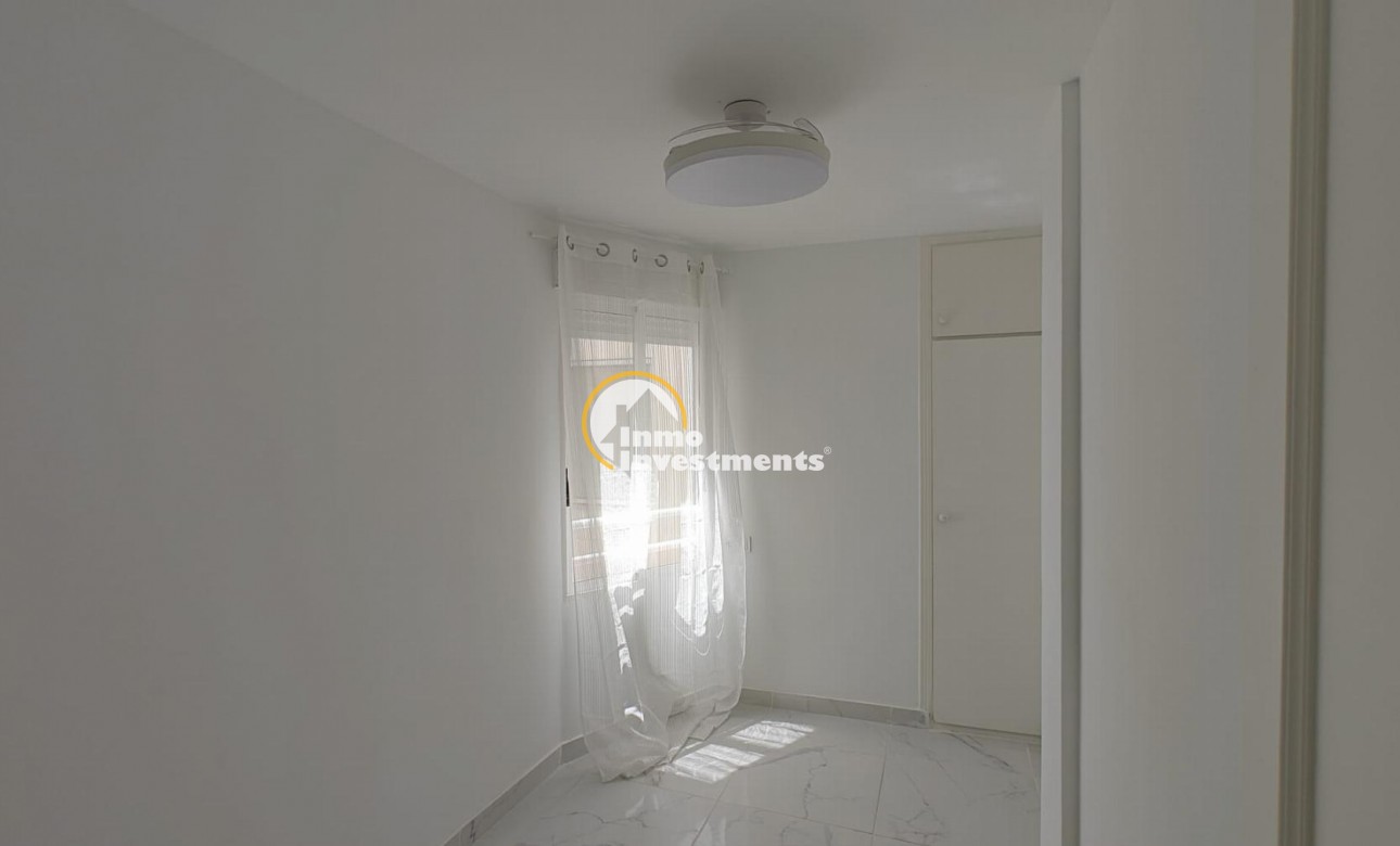 Resale - Apartment - Torrevieja - Acequion