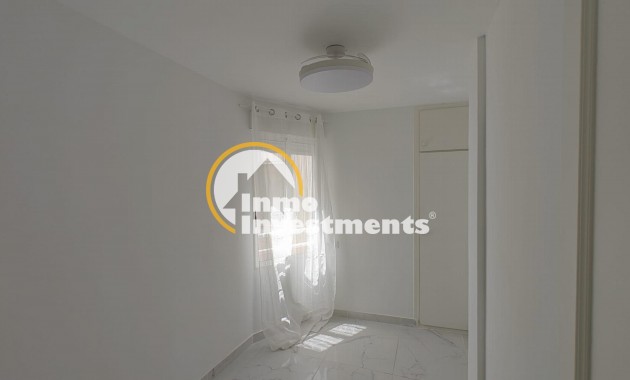 Resale - Apartment - Torrevieja - Acequion