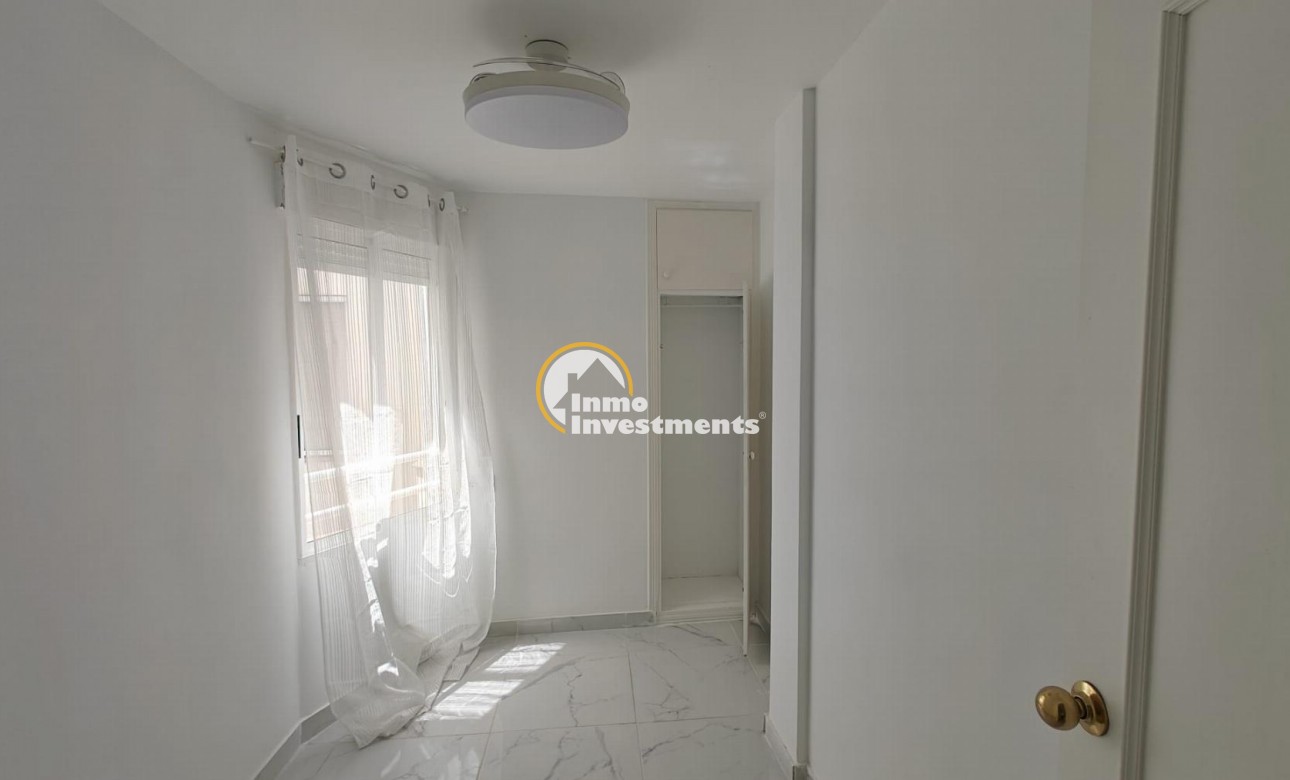 Resale - Apartment - Torrevieja - Acequion