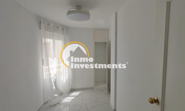 Resale - Apartment - Torrevieja - Acequion
