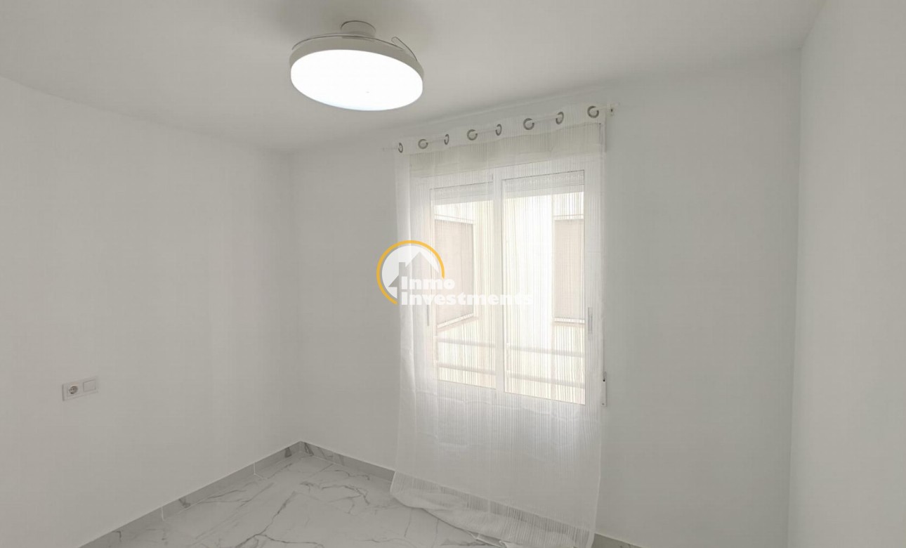 Resale - Apartment - Torrevieja - Acequion