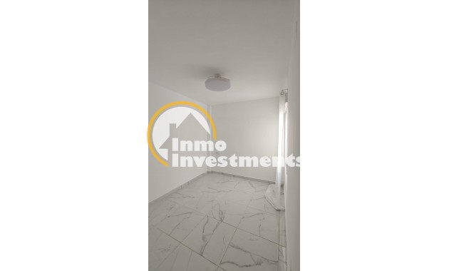 Resale - Apartment - Torrevieja - Acequion