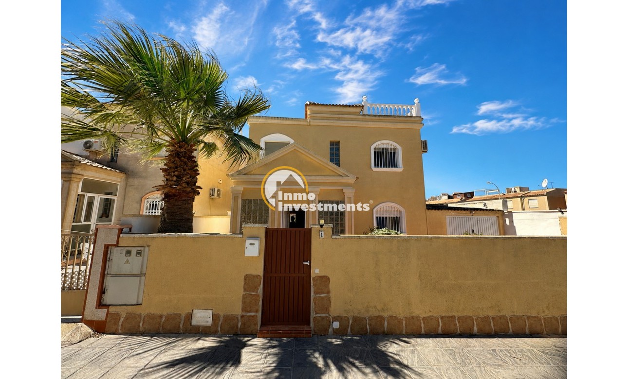 Resale - Villa - Torrevieja - Nueva Torrevieja - Aguas Nuevas